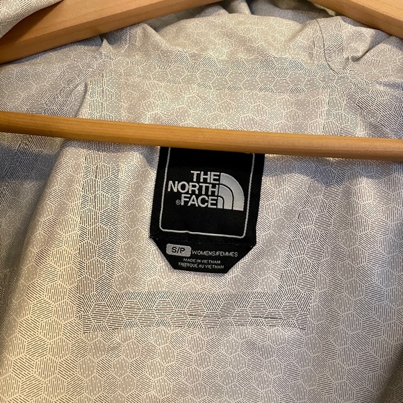 The North Face DryVent Women's Rain Jacket - Picture 4 of 5